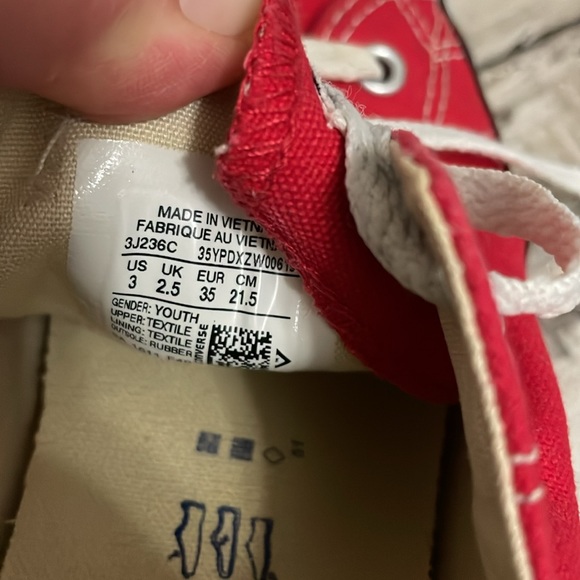 Very gently worn Converse All Star Low Tops in Red - Kids Size 3 - Picture 10 of 11
